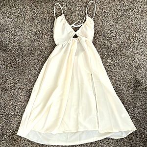 Cream linen dress with open back and cut out in the chest Size medium from Cider